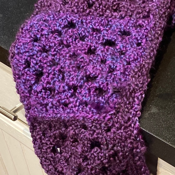 Scarves , hats and blankets - Picture 3 of 3